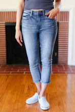 Load image into Gallery viewer, Judy Blue Medium Wash Mid Rise Skinny Capri
